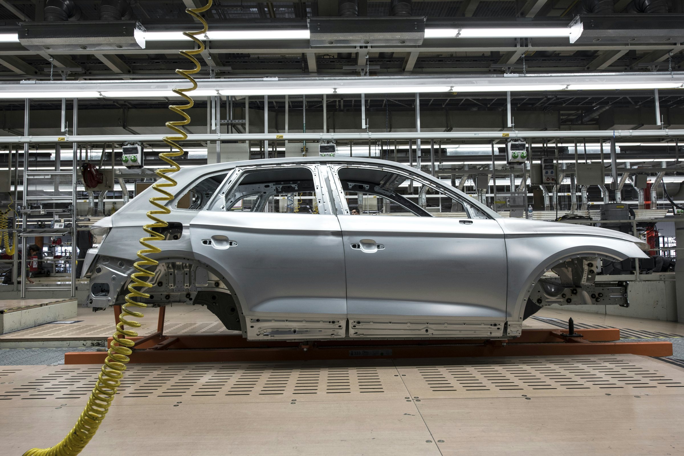 Vehicle body shell on an assembly line in a bright manufacturing hall